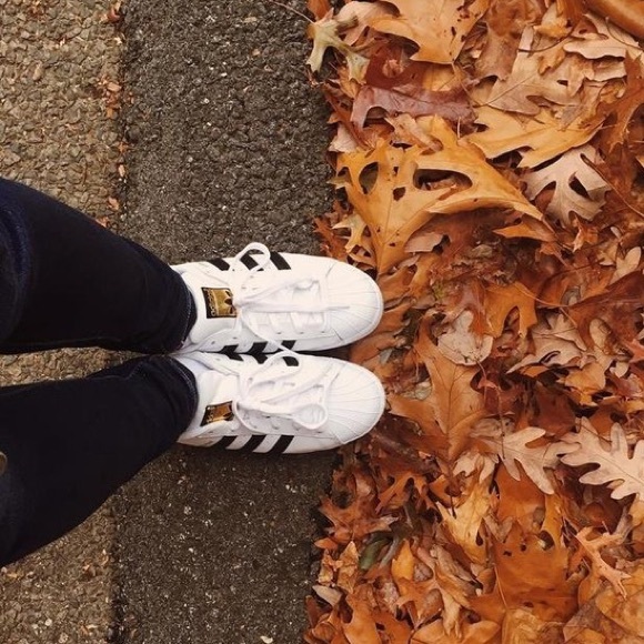 Women's Adidas Superstar Sneakers size 6 - Picture 2 of 11